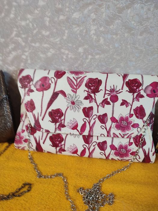 Продаю женские сумки.разные.