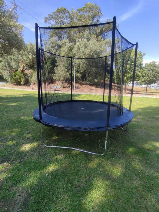 Aluga-se Trampolim