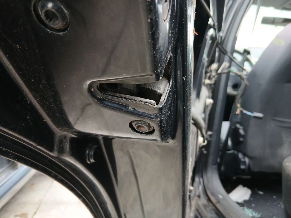 Fechadura / fecho porta trás esquerdo SKODA Octavia I Break (1U5)