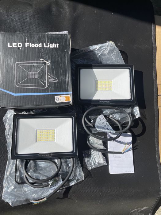 Reflektor LED 60 W, do użytku na zewnątrz