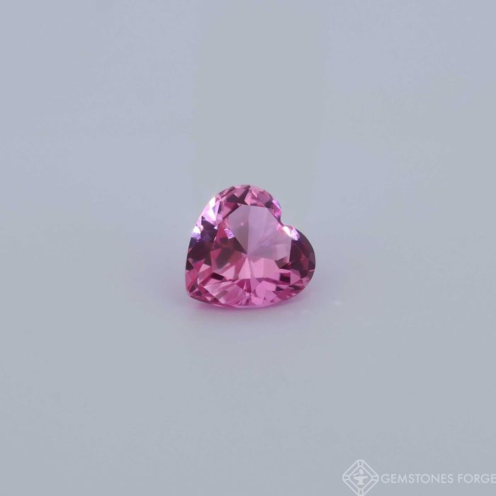 Szafir Laboratoryjnie wytworzony różowy 6x6 mm
