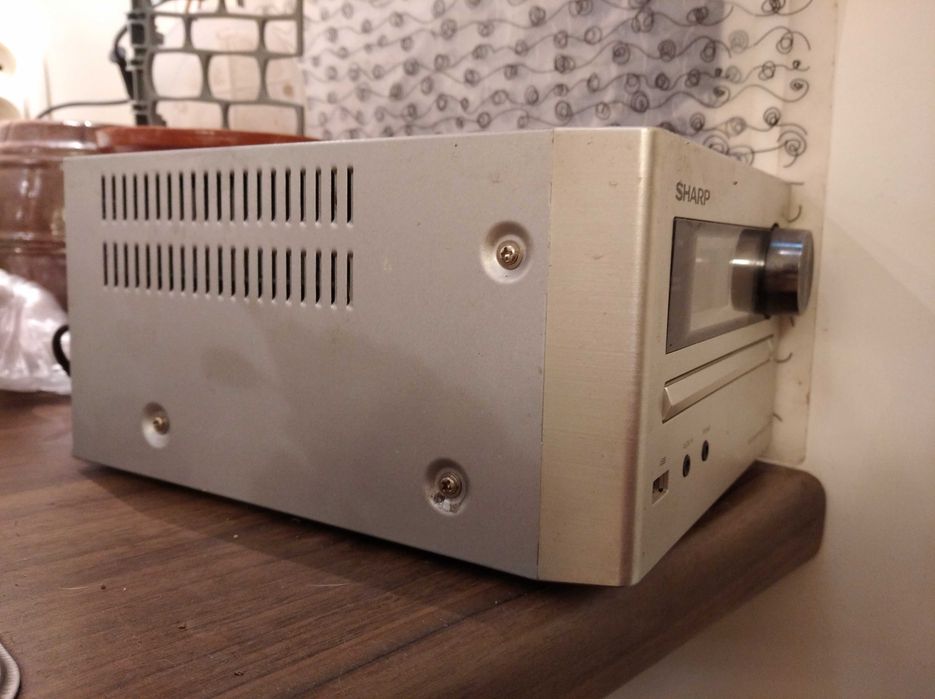Mikrowieża Hi-Fi firmy Sharp: radio, CD, głośniki