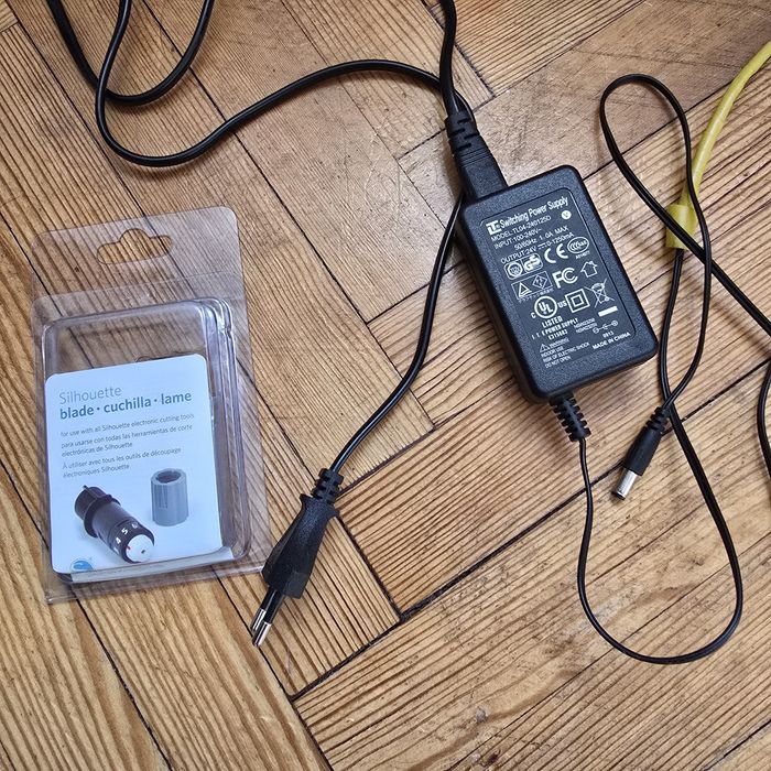 Плотер Silhouette Cameo (1 покоління) для різання плівки та паперу