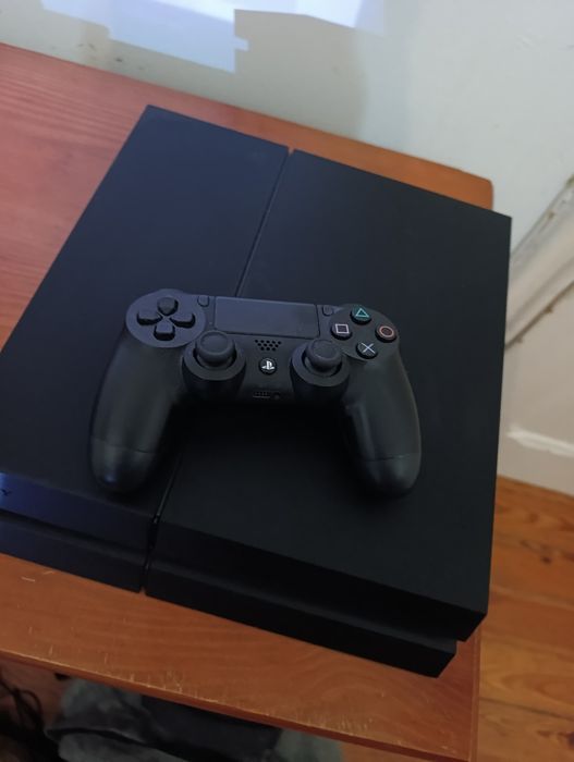 PlayStation 4 1TB em estado perfeito como nova sem marcas