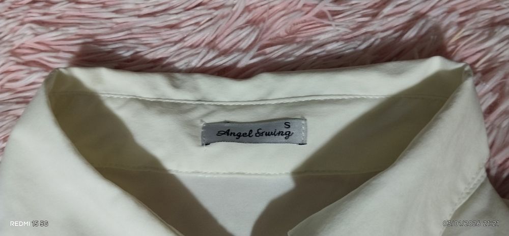 Camisa branca de mulher