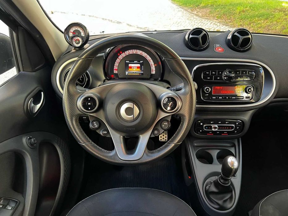 smart Forfour de 90CV de caixa manual na versão Passion irrepreensível