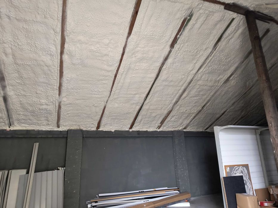 Ocieplanie PIANA PUR Izolacja Poddasza Pianka PUR Ocieplenie Dachu