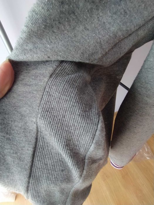 Bluza z wełnianym kapturem