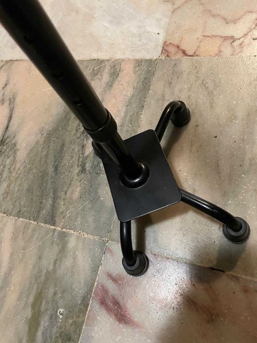 Bengala Quadripé em Alumínio de Base Estreita - Cor preta