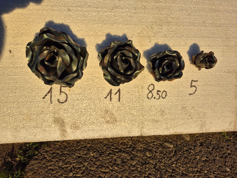 Ŕóża ręcznie kuta