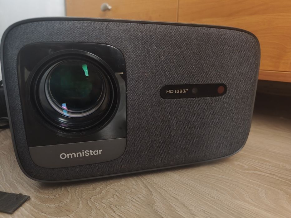 Projektor Omistar