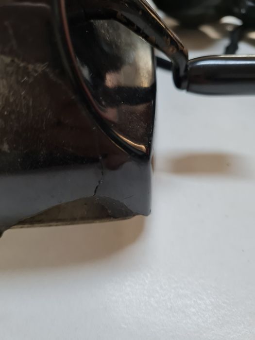 Telefone antigo, de manivela,  para pendurar na parede.