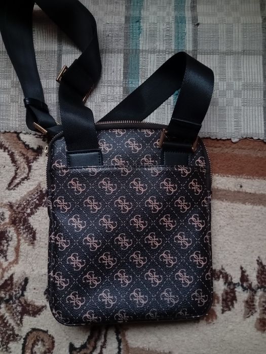 Продам барсетку guess