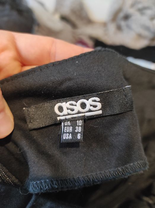 Bawełniana sukienka ASOS mini  z aplikacjami