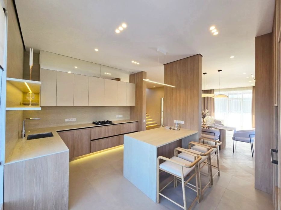 Будинок 250 м2 є газ 15 соток ремонт с. Ходосівка 4км Лісники 8км Київ