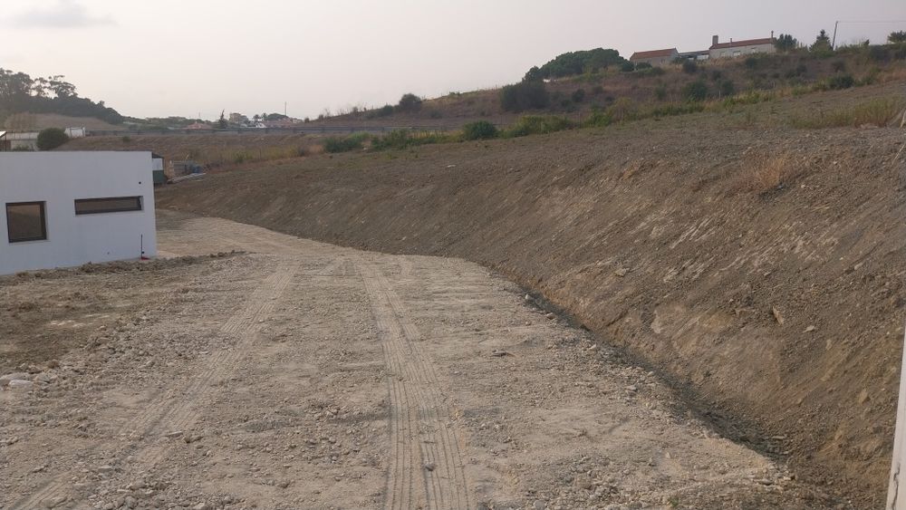 Terraplanagem  e limpeza de terrenos