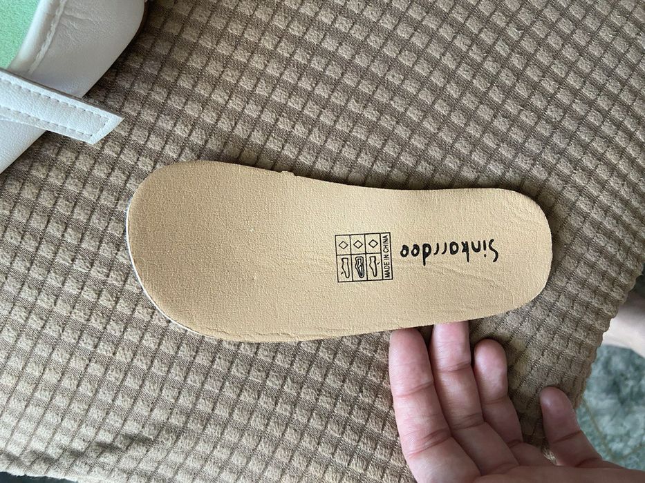 Святкові туфлі для дівчинки