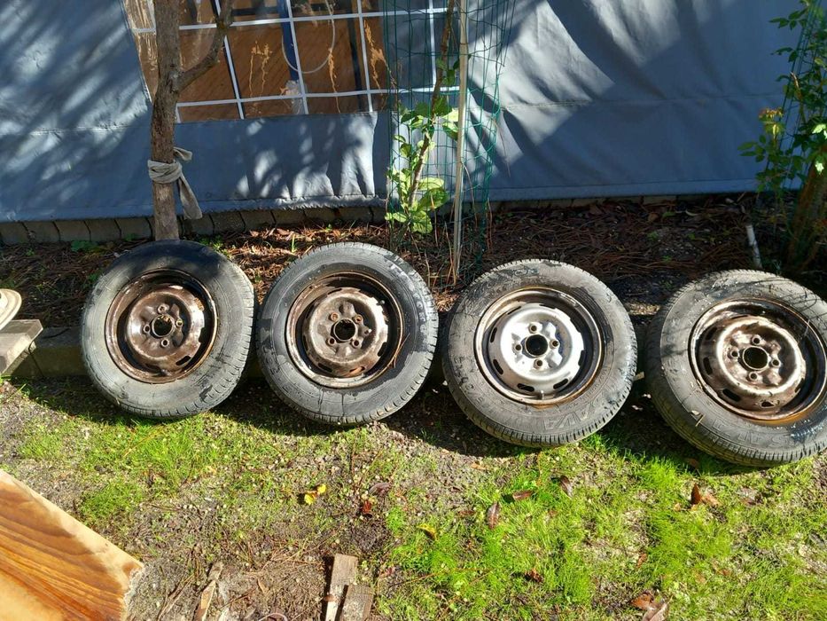 Pneus 12" com jantes