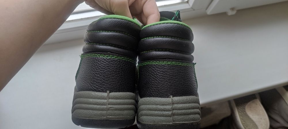 Рабочие ботинки.