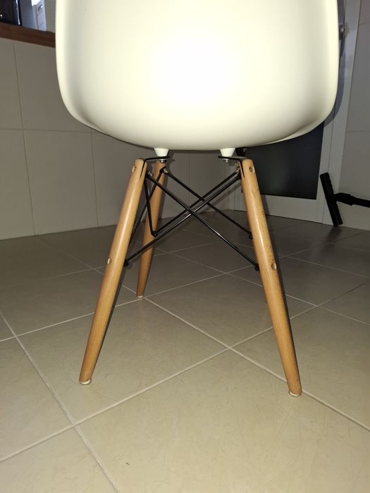 Cadeira branca como nova
