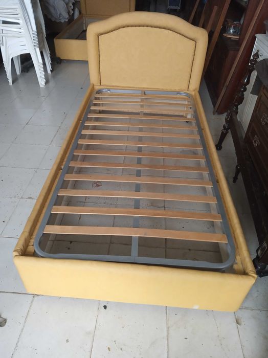 Vendo summier 2 metros por 1 com estrado.