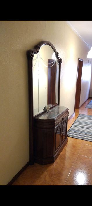 Sapateira/Aparador Clássico Premium: Madeira, Mármore e Espelho!