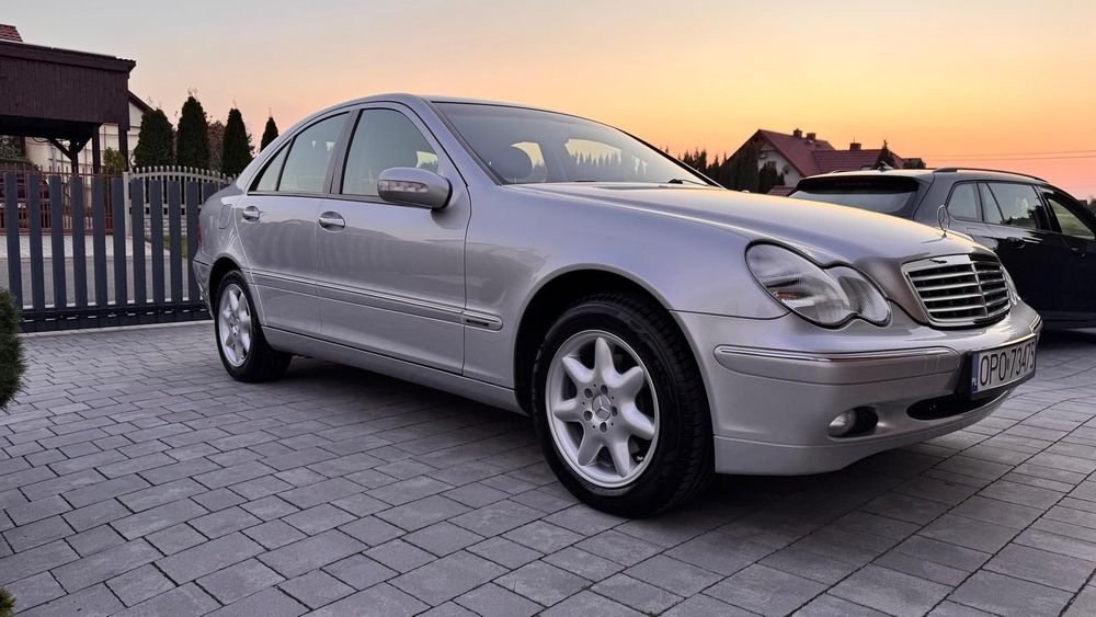 Mercedes-Benz Klasa C Mercedes C240 2.6 V6 5G-Tronic 79 tyś km pierwszy właściciel, ASO