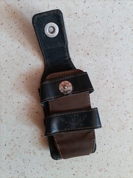 Markowe skórzane etui na stary telefon HAWK.