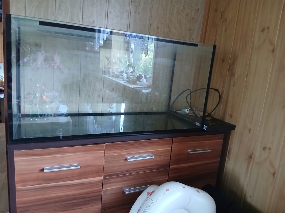Sprzedam akwarium 200l