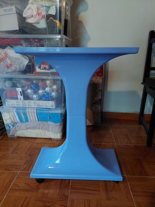 Gaiola com pé azul