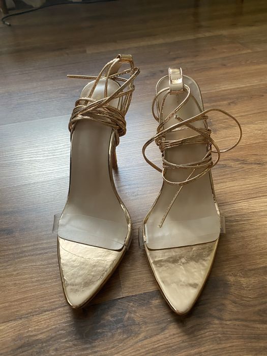 Шикарні босоніжки