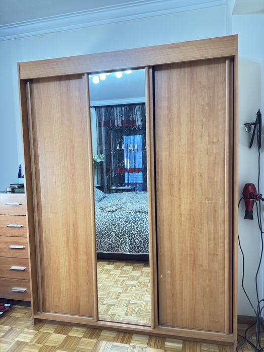 Armario em bom estado 2,05 Comprimento 1,60 Largura 0,60