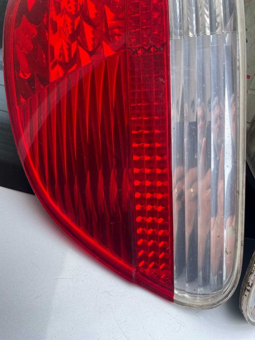 Bmw 7 e65 przed LIFT lampa lewy prawy tył w błotnik biały kierunek
