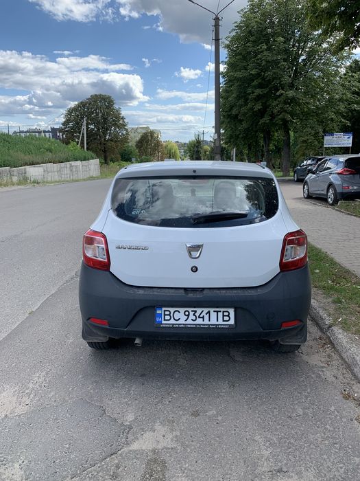 Продам автомобіль Dacia Sandero 2014