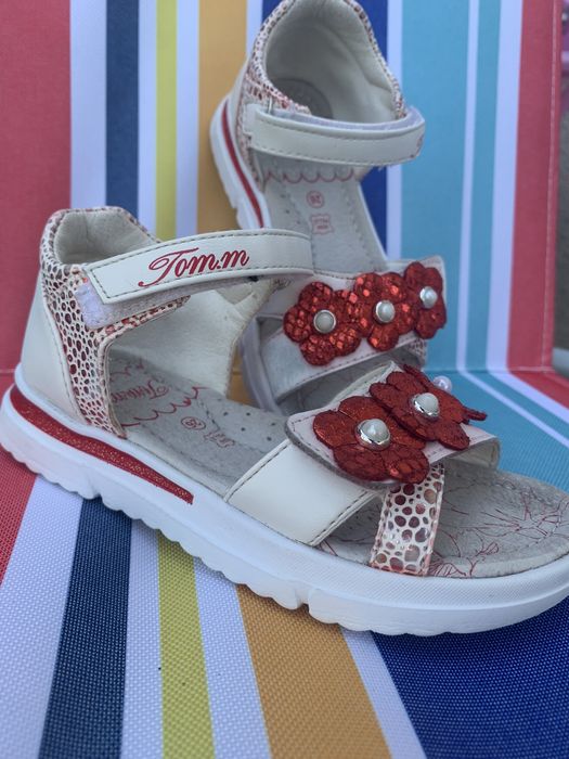 Босоніжки дя дівчинки у гарному стані,26 розмір