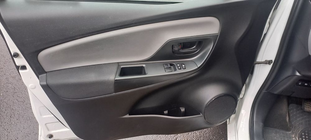 Toyota Yaris w dobrym stanie. Garażowany