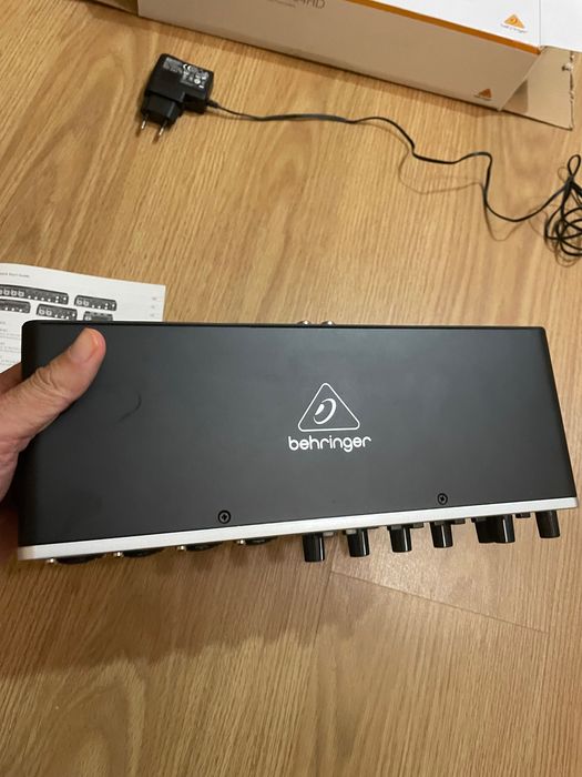 Behringer UMC404HD — Interface de Áudio USB como nova
