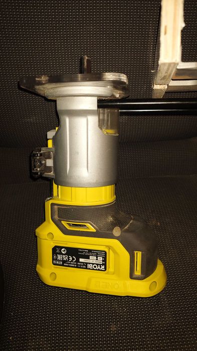 Fresadora Ryobi (RTR18) de 18volts