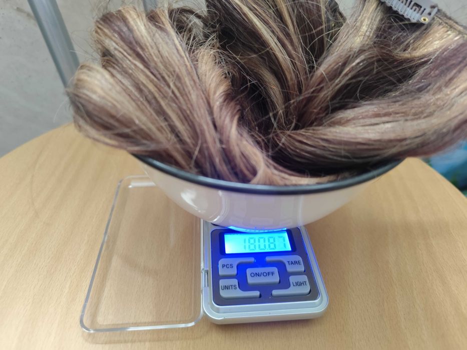 Naturalne włosy doczepiane brąz z blondem 45 cm 180 g 5 taśm
