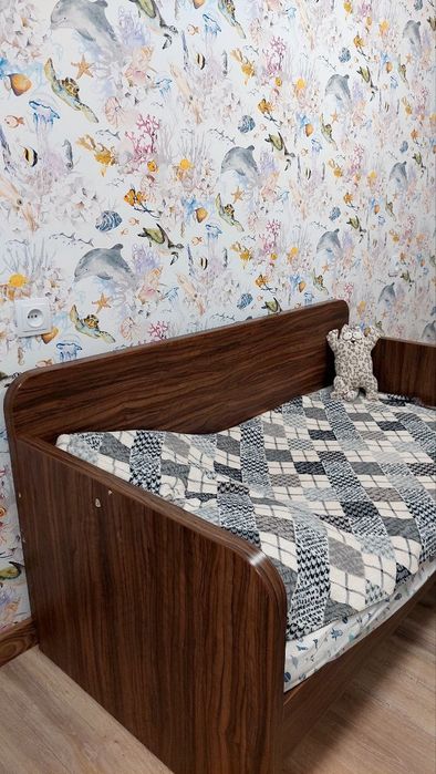 Продам дитяче ліжко з матрасом