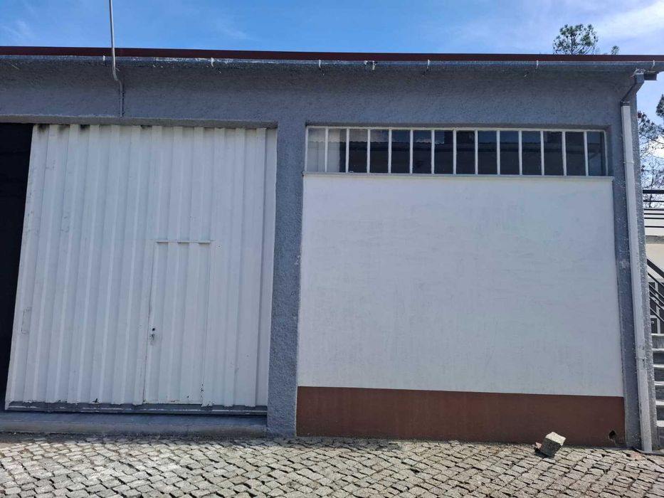 Arrenda-se ARMAZEM  - Termas Carvalhal