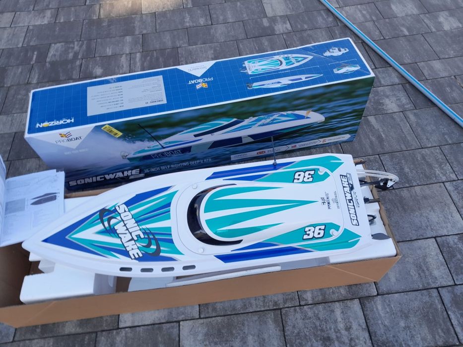 Motorówka rc proboat sonicwake v2 36" samoodwracająca.