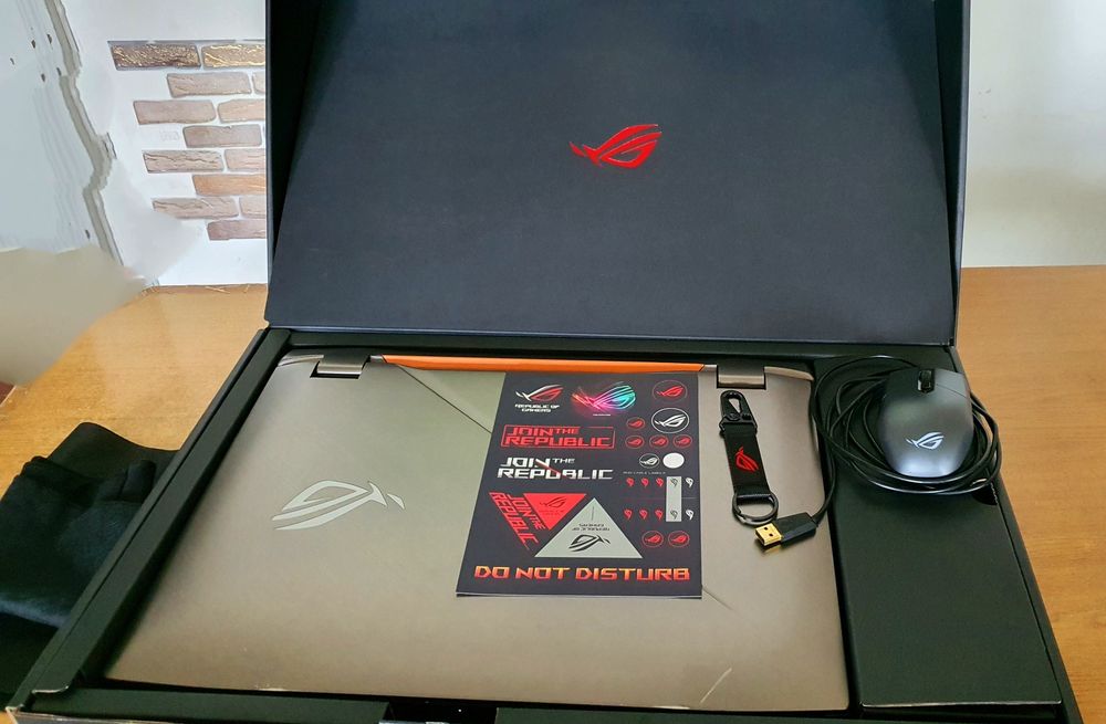 Asus ROG Chimera G703GS- Intel i7_GTX 1070_16GB RAM - Portátil Gamer