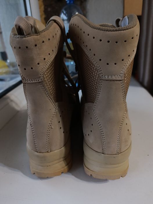 Берці DAVOS ALFA ПIСОК
РОЗМІР 38. Довжина устілки 25
Витримають високі