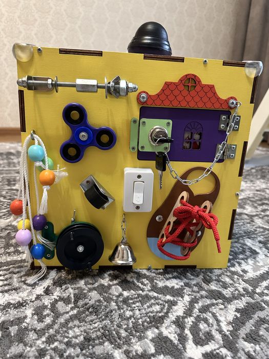 Бізікуб для малечі