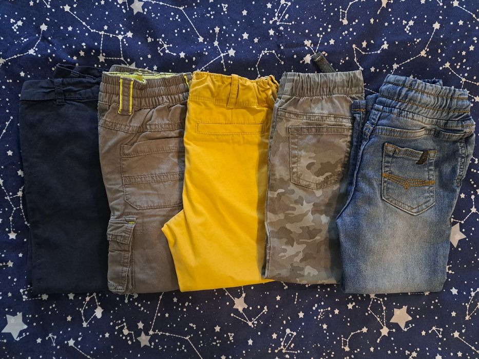 Spodnie chłopięce na 3-4 lata. Paka 12 par (3,5 zł/parę)