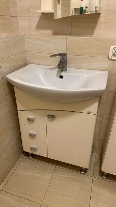 Zestaw mebli łazienkowych Cersanit wraz z umywalką