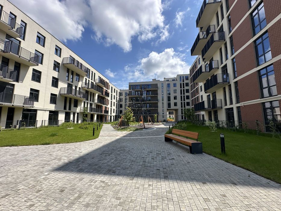 Продаж двокімнатної квартири з власним подвірʼям, м.Винники