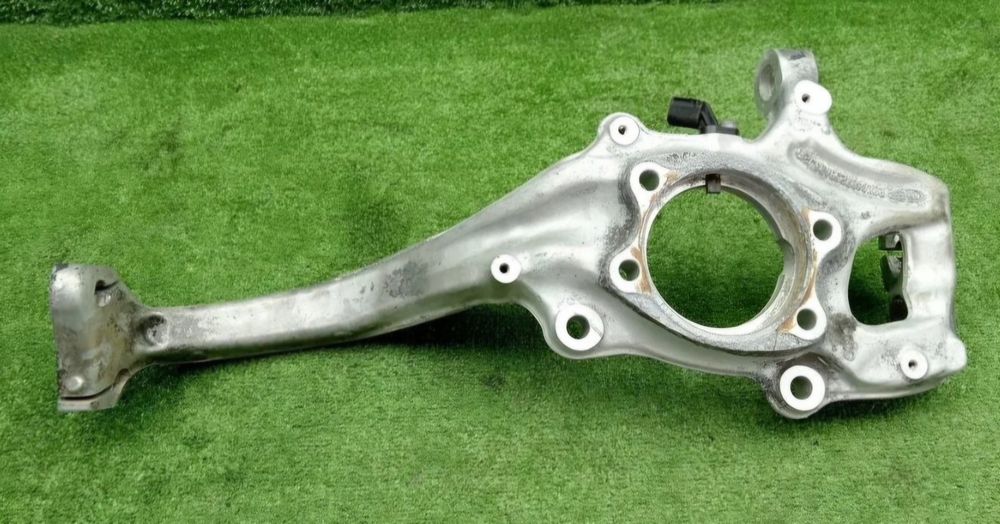 Кулак передний правый Audi A5 B8 8T 2009-2016 Разборка