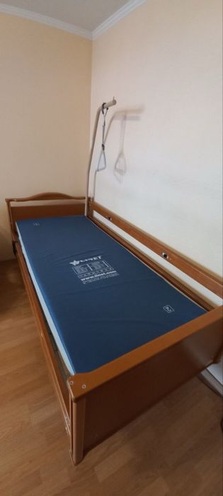 Заголовок: Медичне ліжко з електроприводом ComfortSystem (Швеція) + матрац Linet